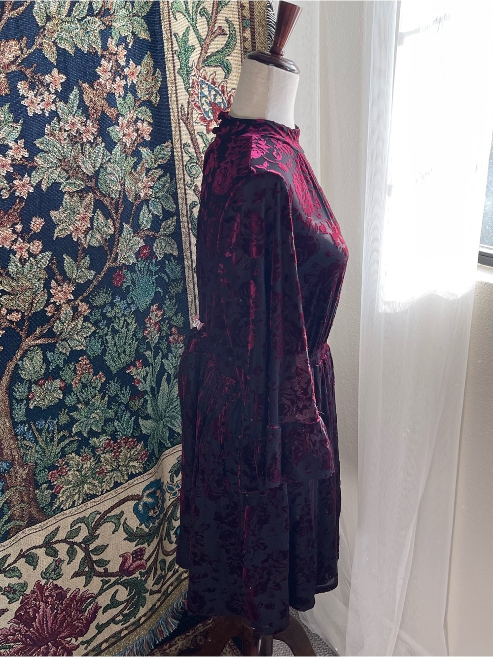 Modcloth Black & Red Velvet Burnout Vintage Style Keyhole mini Dress bell sleeve - Picture 2 of 4